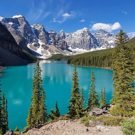 Moraine Lake Lodge Лейк-Луиз Экстерьер фото