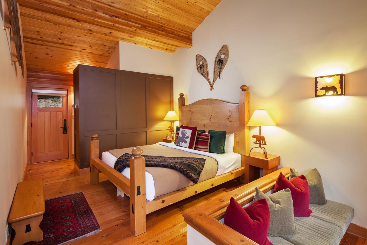 Moraine Lake Lodge Лейк-Луиз Экстерьер фото