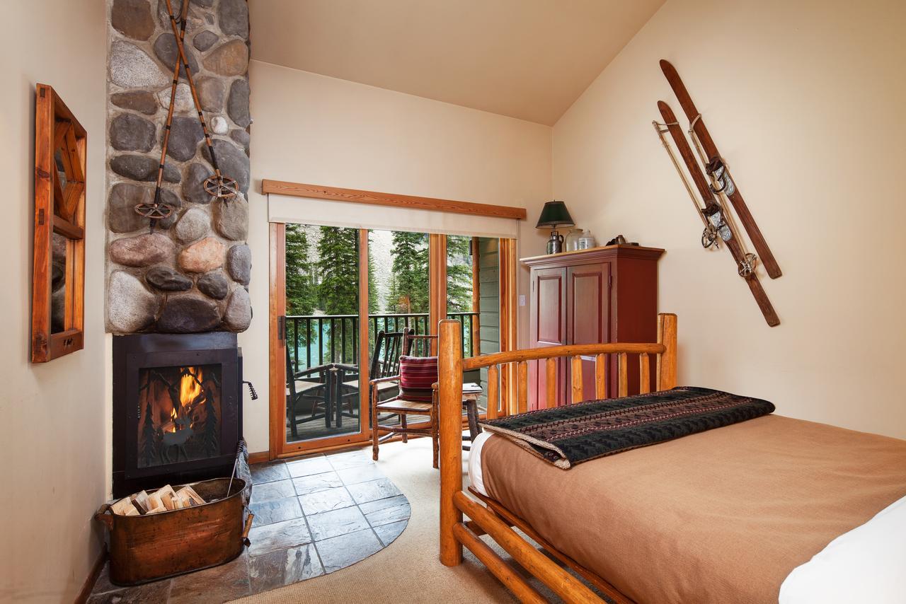 Moraine Lake Lodge Лейк-Луиз Экстерьер фото