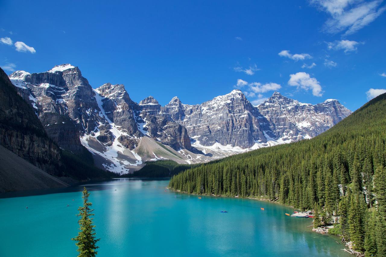 Moraine Lake Lodge Лейк-Луиз Экстерьер фото